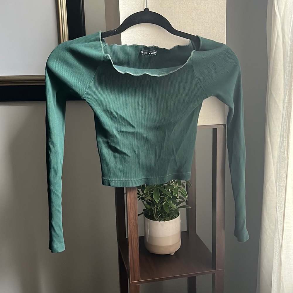 Long sleeve crop top